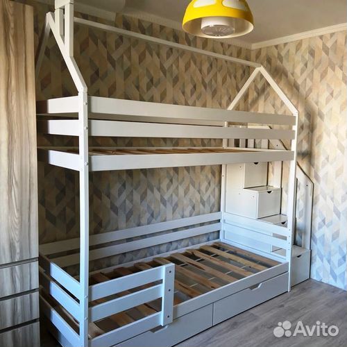 Двухъярусная кровать из дерева