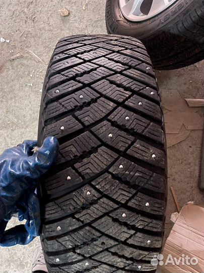Goodyear Ultragrip Ice Arctic 215/60 R16 99
