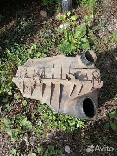 Корпус воздушного фильтра Volkswagen Passat b3