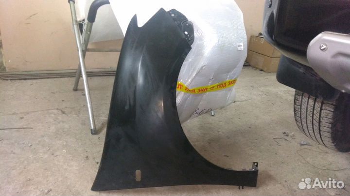 Крыло переднее правое Рено Сандеро Логан 2