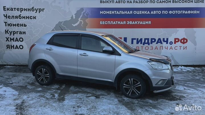 Накладка центральной консоли левая SsangYong Actyon New 7798034001LBA