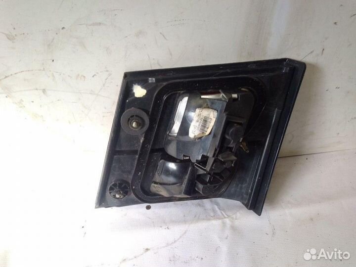 Фонарь внутренний левый Nissan Primera