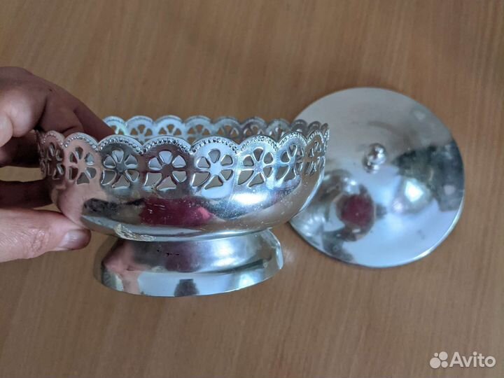 Формочки, крышка, основа сахарницы, яйцерезка СССР