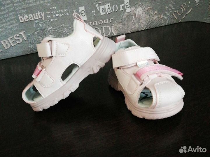 Сандали новые 22