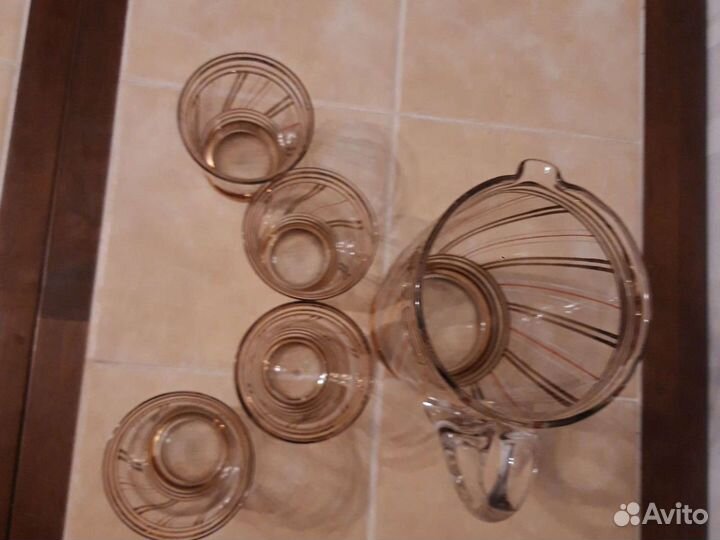 Кувшин цветное стекло и стаканы