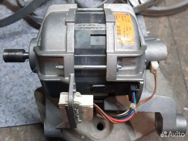 Двигататель стиральной машины ariston