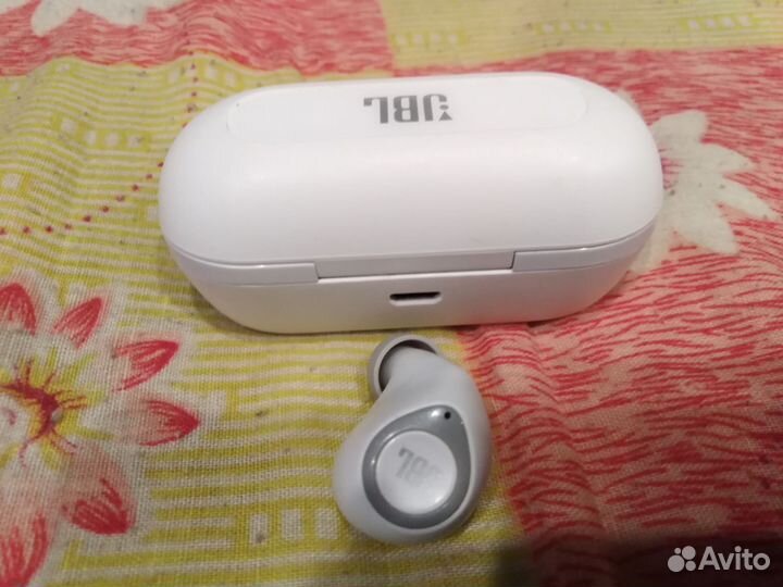 Беспроводные наушники jbl