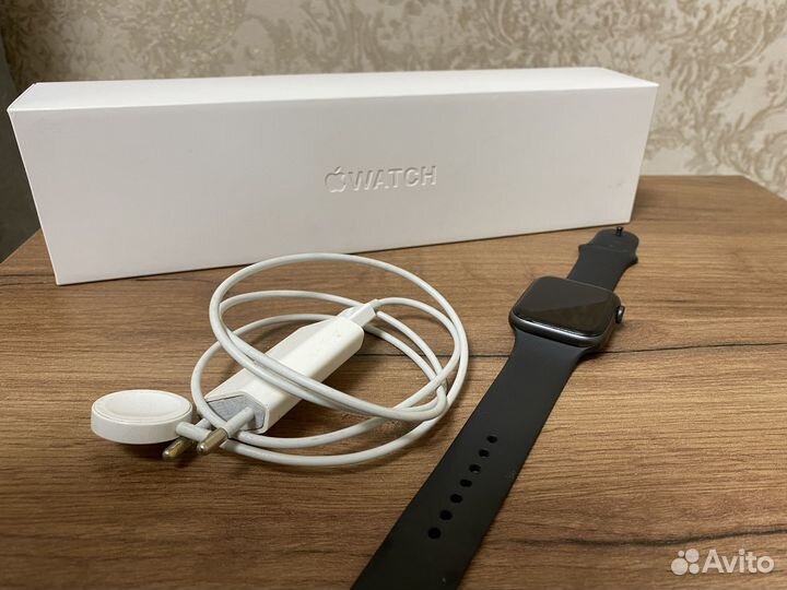 Часы Apple Watch 5 44mm