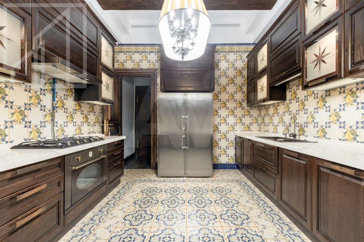 5-к. квартира, 210 м², 3/6 эт.