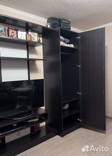 Стенка в гостинную со шкафом для одежды