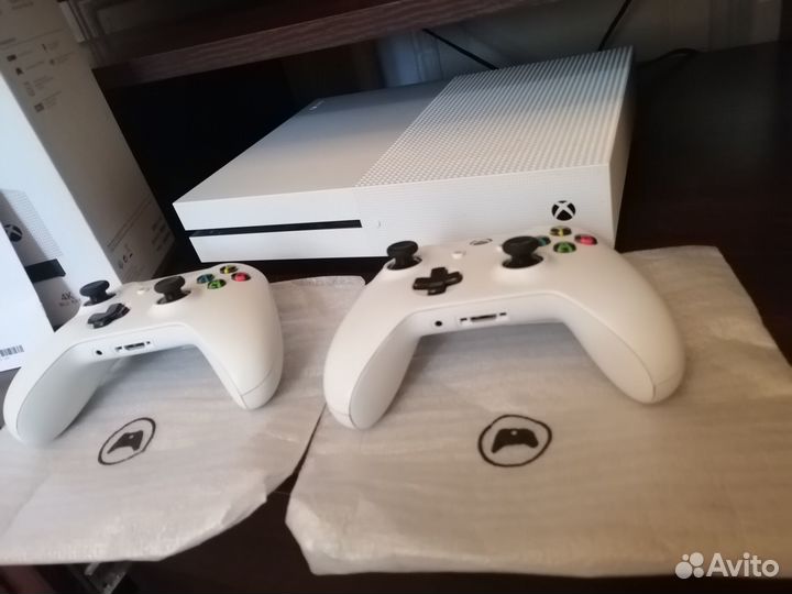 Продам xbox one S 1Тб. 19000