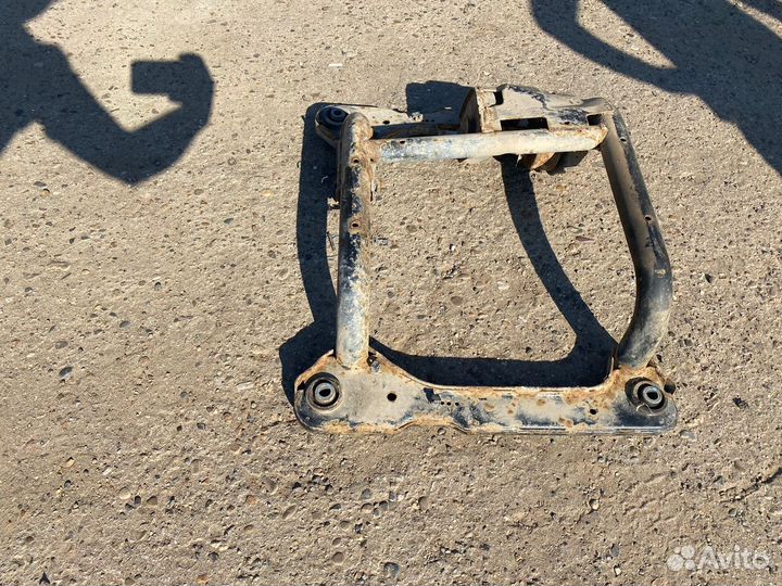 Подрамник АКПП Range Rover L322 5.0