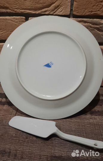 Блюдо с лопаткой