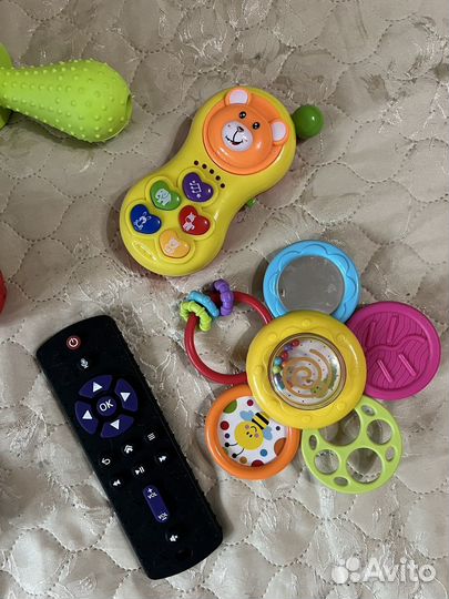 Детские игрушки и погремушки
