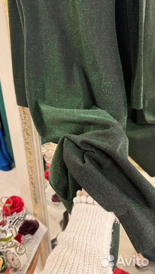 Блестящее зеленое платье