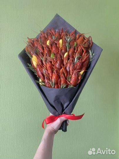 Сьедобный букет из раков, краба, креветок