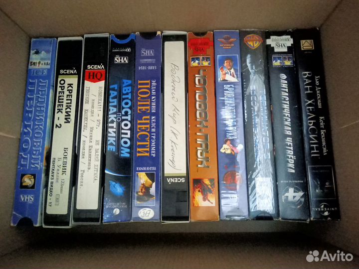 Видеокассеты с мультфильмами и фильмами