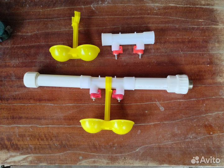 Ниппельная поилка для птицы