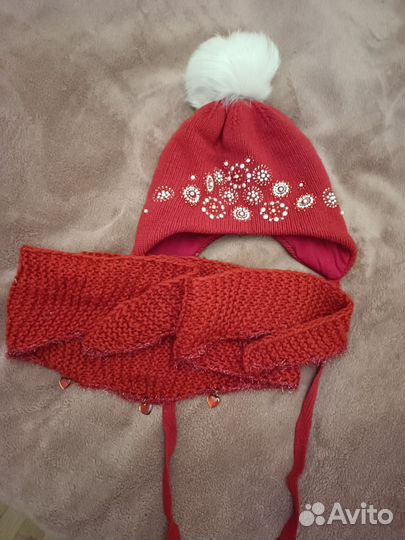 Четыре шапки, шарф