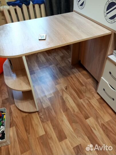 Кровать чердак со столом бу