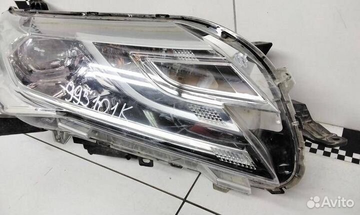 Фара правая Mitsubishi Pajero Sport