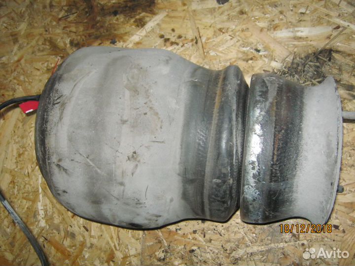 Пневмоподушка в сборе со стаканом Scania 1386199