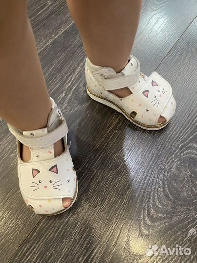 Сандалии для девочки