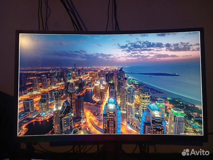 Монитор изогнутый 