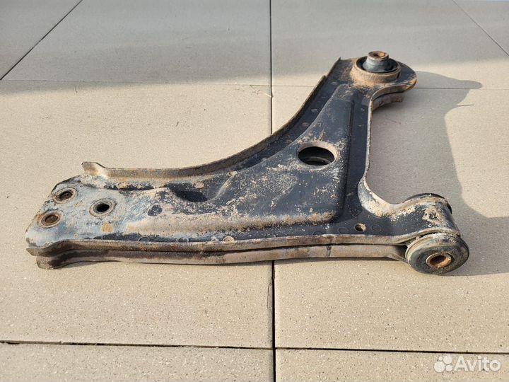 Рычаг передний левый Chevrolet Лачетти