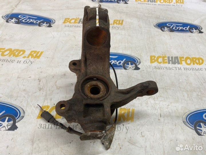 Кулак поворотный передний правый Ford Focus 2