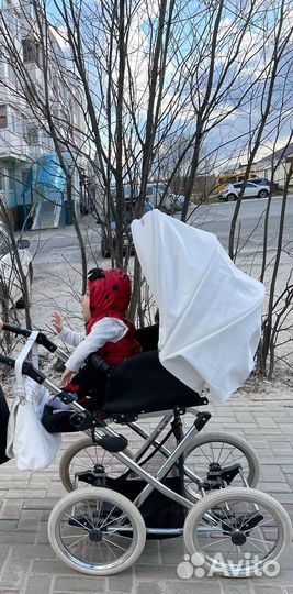 Продается коляска 2 в1 белая эко кожа