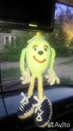 С вяжу брелки на машину, ключи