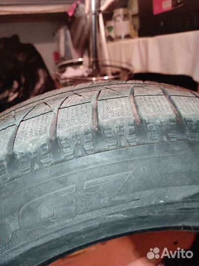 Bridgestone Blizzak Revo GZ 215/65 R16
