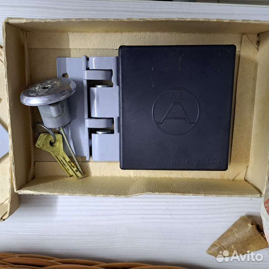 Замок гаражный накладной