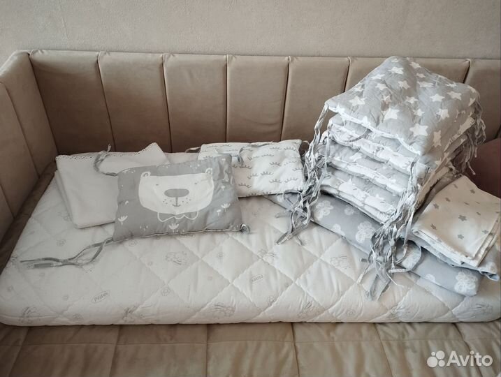 Матрас и бортики в детскую кроватку