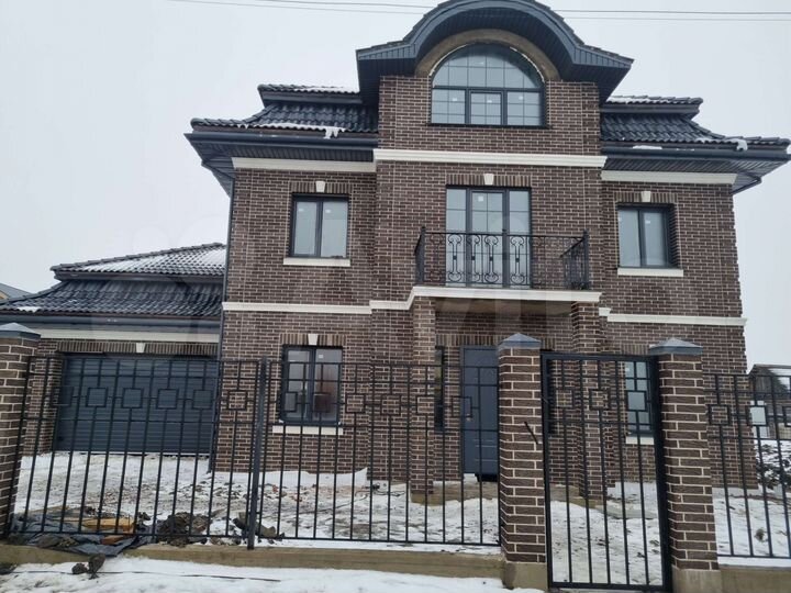 Коттедж 340 м² на участке 9 сот.