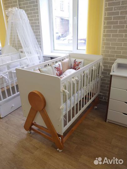 Детская кроватка с Маятником и автостенкой
