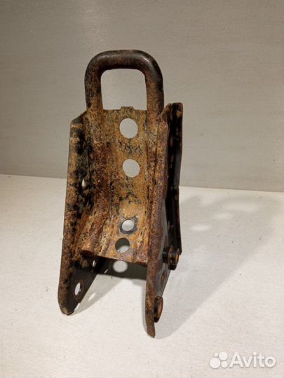 Скоба буксировочная Mitsubishi Outlander 3 4B11