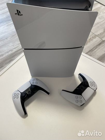 Sony PS5 + 2 джойстика