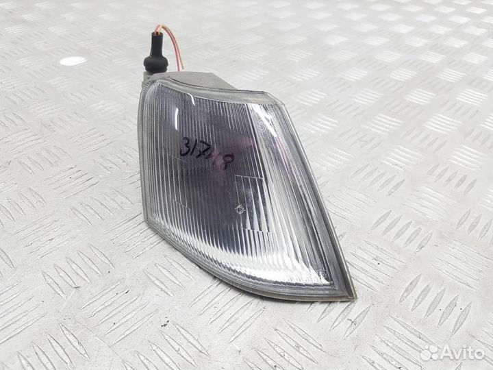 Поворотник правый Citroen Xantia