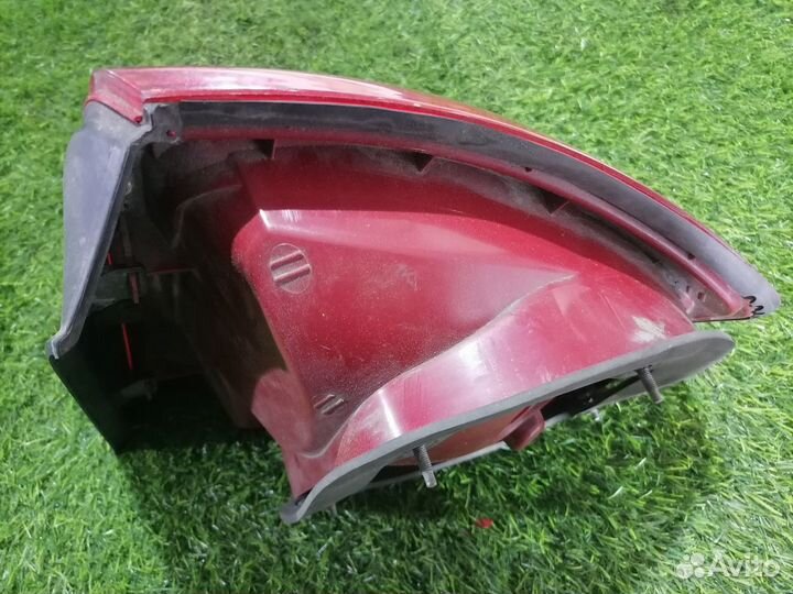 Задняя, левая фара kia