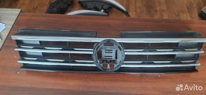 Решетка радиатора передняя Volkswagen Tiguan 2