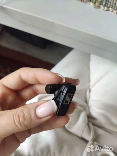 Клипса для наушников