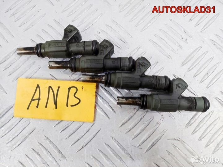 Форсунка топливная Audi A6 C5 1,8 ANB 06B133551B