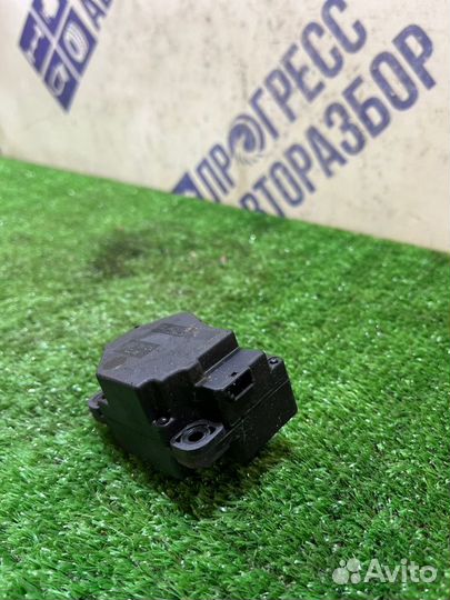 Сервопривод заслонки печки Volvo S40 седан 2.4