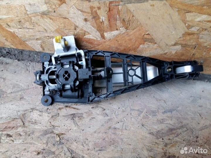 Ручка двери задней наружная левая Opel Corsa D 20