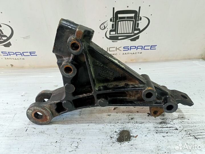 1664087 Кронштейн стабилизатора кабины правый DAF