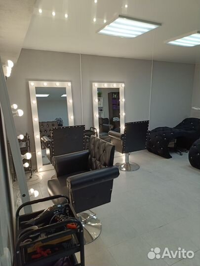 Кресло клиента. Для мастера парикмахера