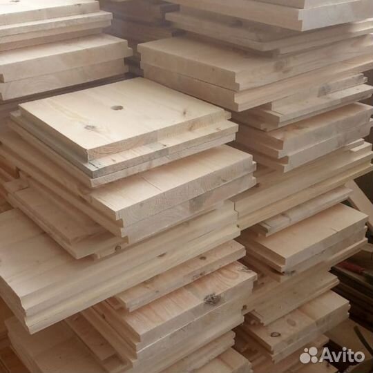 Ульи из дерева в заготовках для последующей сборки