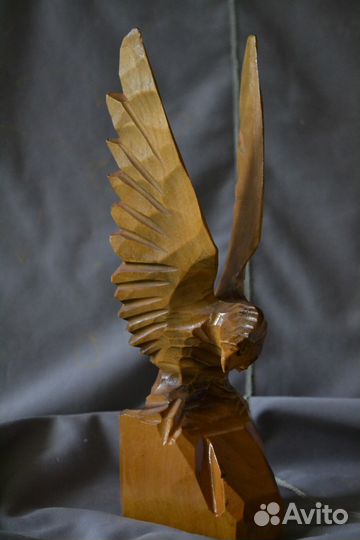 Статуэтка орел